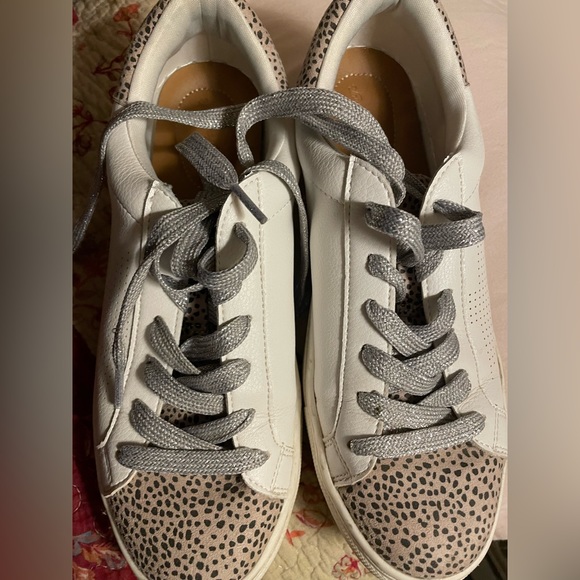 Women’s Universal Thread tennis shoes 8 1/2 - Picture 1 of 7